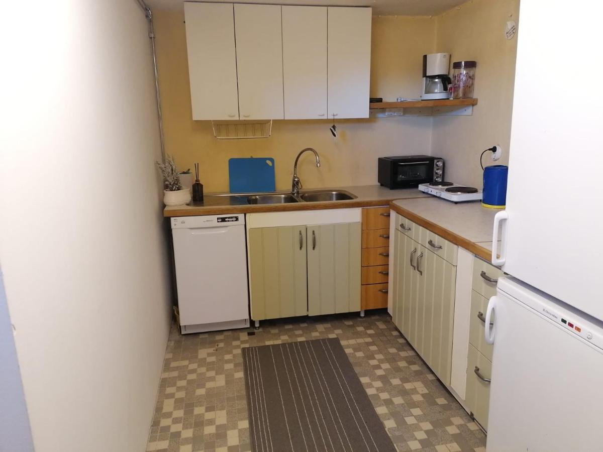 Ett Rums Laegenhet Med Egen Ingang, Parkering Orebro Exterior photo